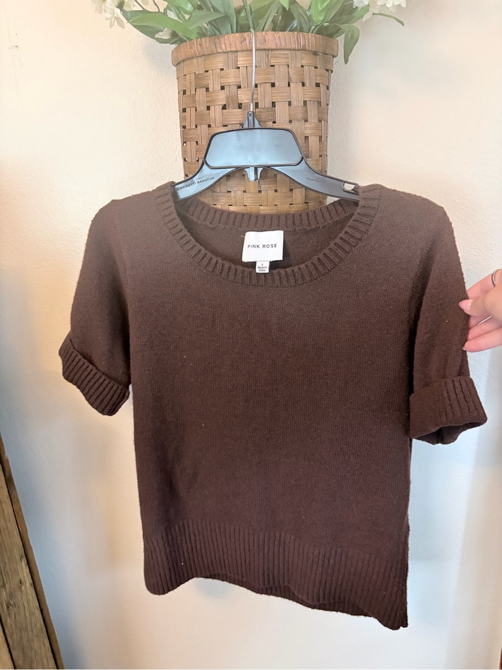 Pink Rose Short-Sleeve Crewneck Knit Sweater in Chocolate Brown